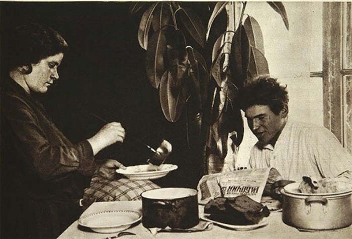 Как самый узнаваемый строитель 30-х годов и «эталон комсомольца» стал предателем Родины