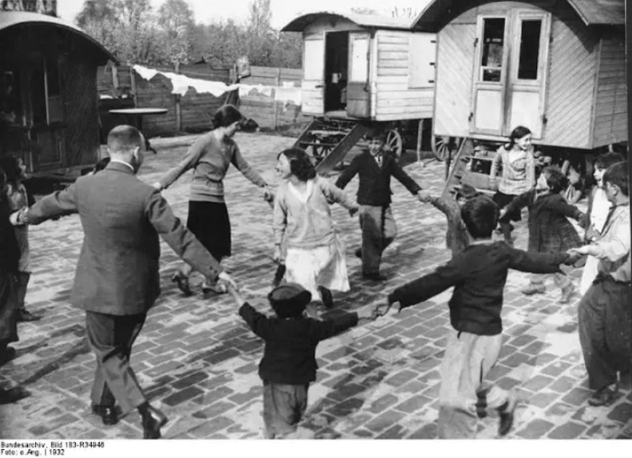 Каким был «цыганский средний класс», как Гитлер его уничтожил и почему об этом забыли