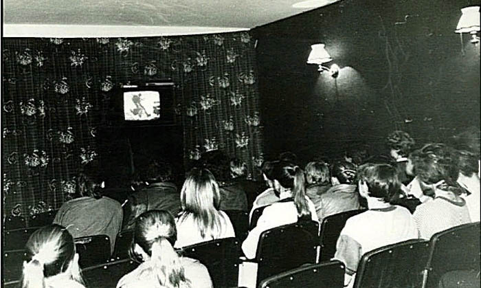 Что показывали в первых советских видеосалонах и почему они пользовались огромной популярностью