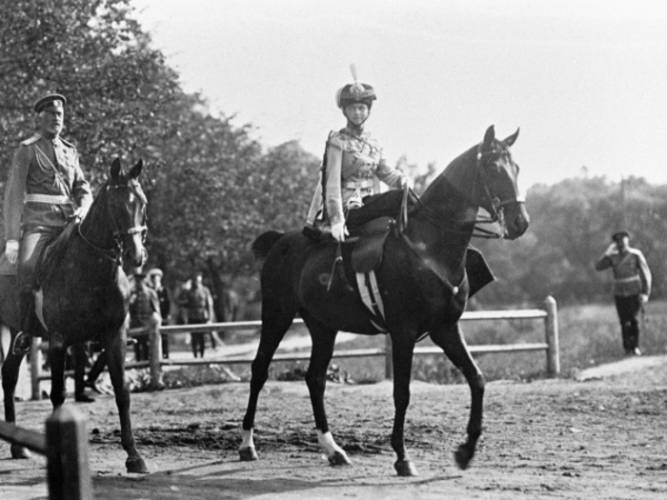  Дамский мундир 