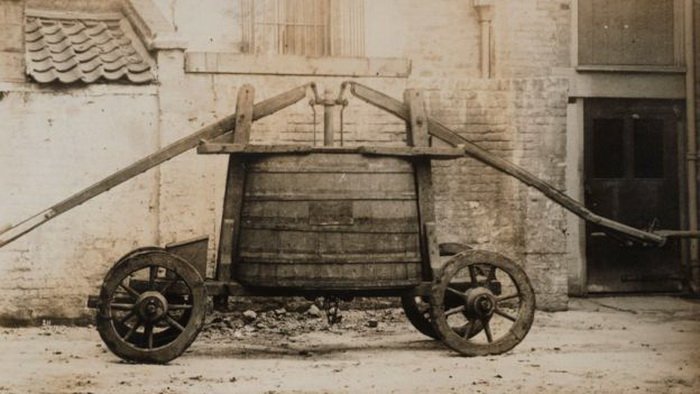 Как появился первый в мире страховой полис в истории и при чем тут лодочники с Темзы