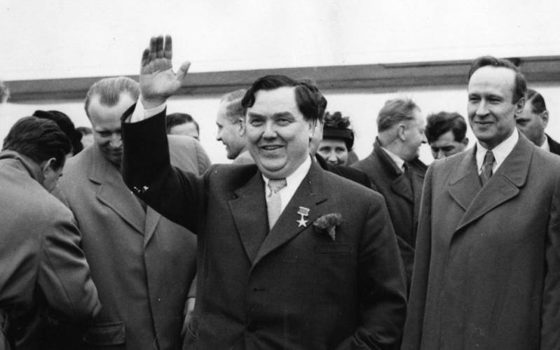Политический деятель Георгий Максимилианович Маленков 1902 - 1988: биография кратко, годы жизни, деятельность