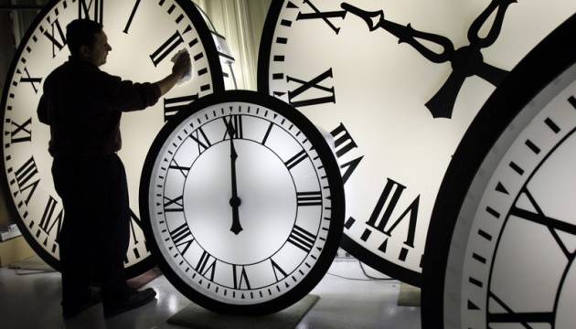 Как страна переходила на летнее время