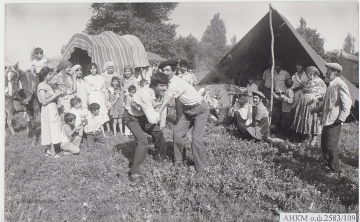 Как создавались цыганские колхозы в СССР, и смогла ли советская власть заставить работать кочевой народ