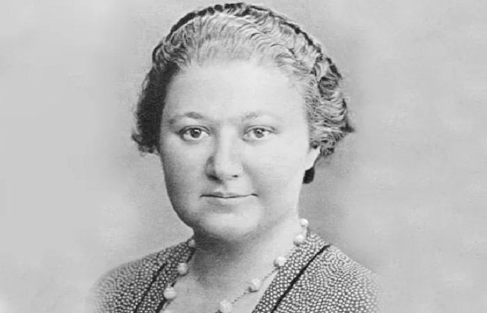 Как первая шахматная королева едва не отправила известного гроссмейстера в женский балет: Вера Менчик