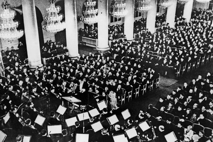 Как композитор Шостакович смог деморализовать немцев и подарить надежду блокадникам