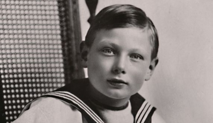 Почему настоящего наследника британского престола с детства скрывали от людей: Потерянный принц Джон