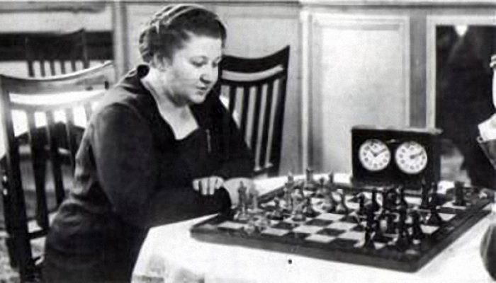 Как первая шахматная королева едва не отправила известного гроссмейстера в женский балет: Вера Менчик