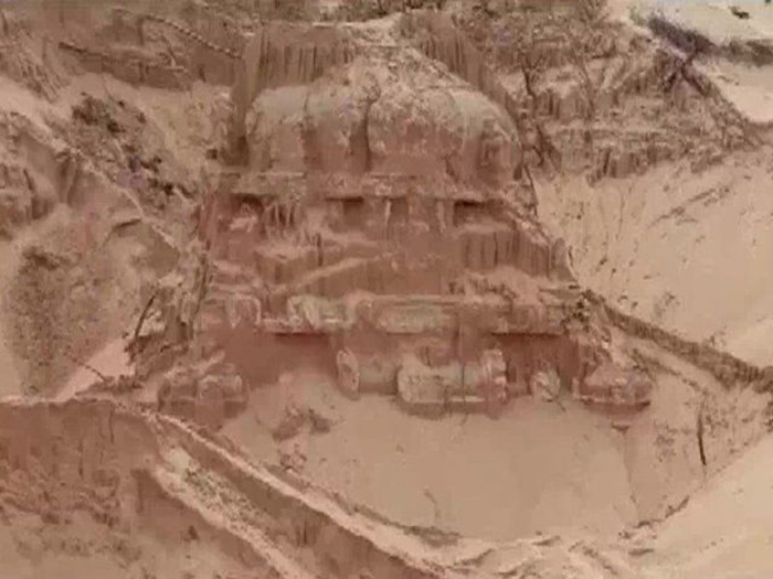 Из песка восстаёт давно потерянный древний индуистский храм