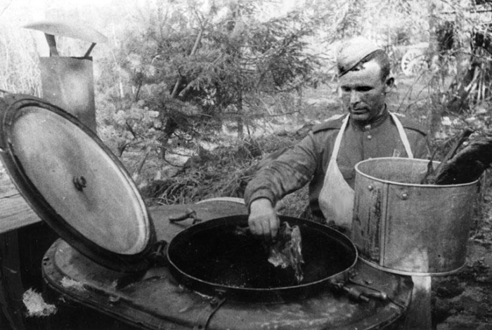 Как повар победил фашистских танкистов и другие необычные подвиги советских людей в годы войны