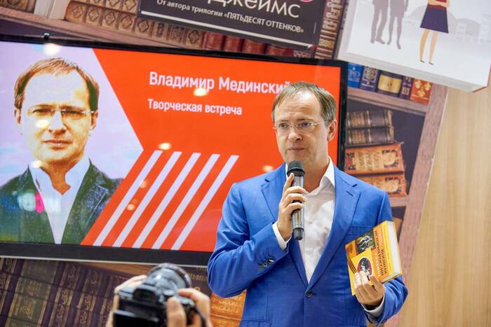 Большое интервью Владимира Мединского в эфире радиопередачи «Виражи времени»