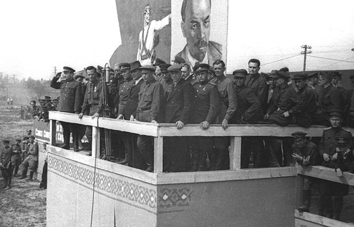 Краткий курс истории. Партизанский парад в Минске