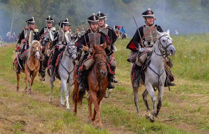 Какие ограничения были для русских офицеров до 1917 года: Кому разрешалось жениться, что грозило за посещение пивной и др