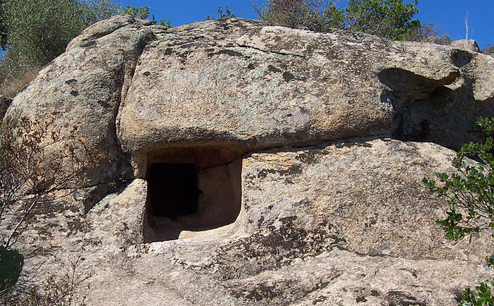 Куда ведут ложные двери в древних египетских гробницах, и Кто мог через них проходить