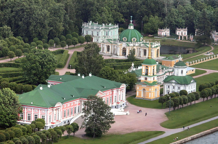 Как богатые люди на Руси крестьян развлекали и какие праздники для них устраивали