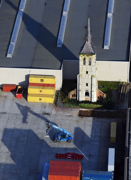 Как Средневековая башня оказалась в центре современного порта и Почему стала немым упрёком людям