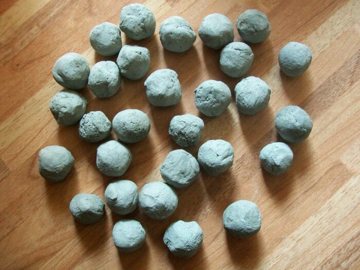 Зачем на Руси землю ели, и Для кого она является своеобразным лакомством 