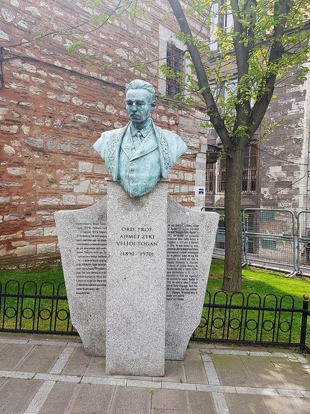  Ахмед-Заки Валиди: лесостепной боец космополитического фронта 