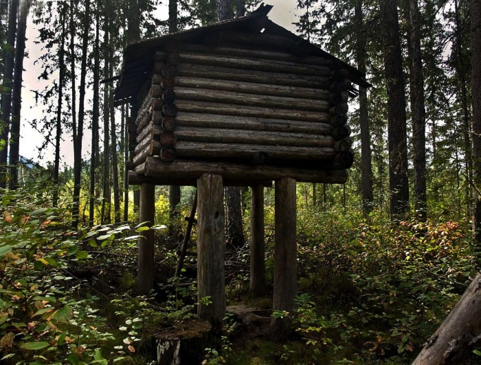 Дома для покойников: Что такое моровые избы и зачем их на Руси строили