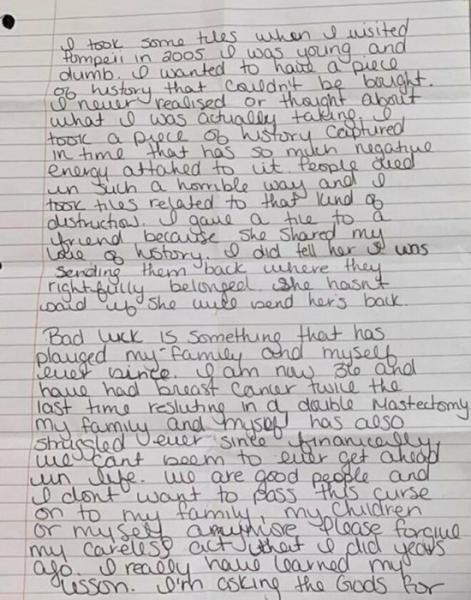 Проклятие древней Помпеи: Почему туристы массово возвращают украденные артефакты