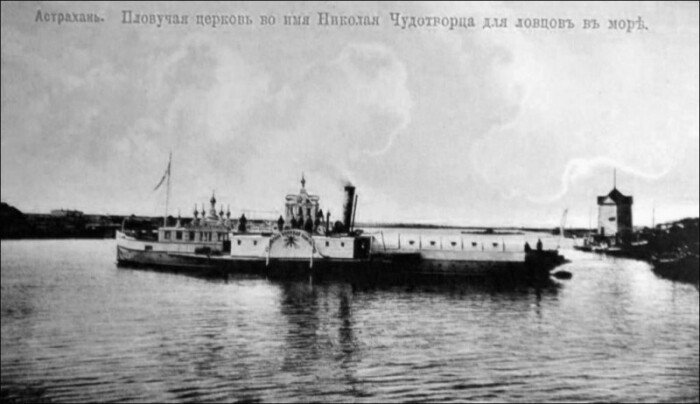 Зачем построили единственный в России плавучий храм и что в нём происходило в начале XX века