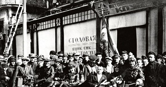 Как жилось байкерам в Стране Советов и для чего устраивались броски на «моторах» на Запад