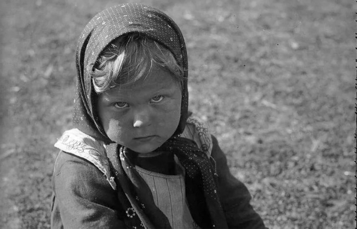 Что известно о девочке из прошлого, ставшей в наши дни героиней интернет-мемов