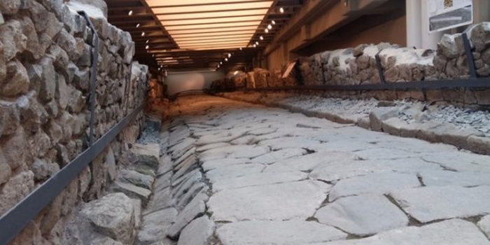 Что показывают в McDonald's на археологических экскурсиях, которые совместили с едой