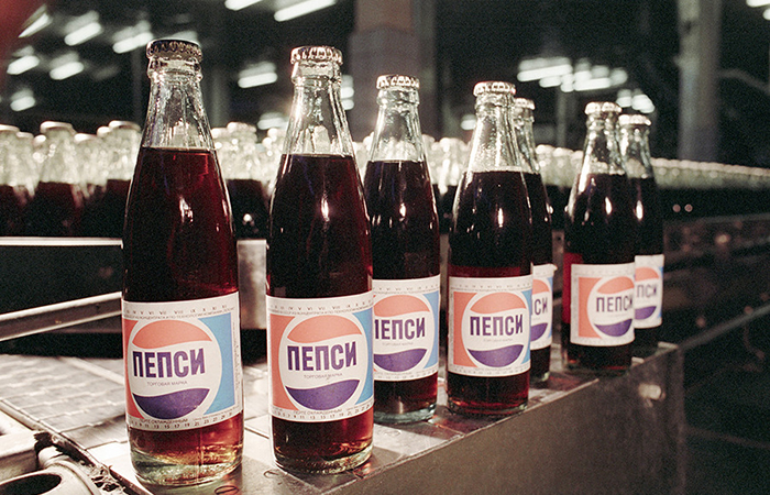 Как получилось, что Советский Союз обменял военные корабли на Pepsi