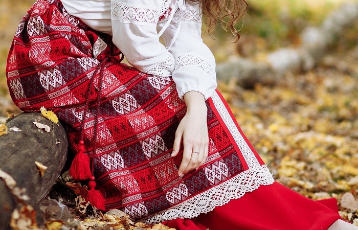 Как на Руси девушек в поньку загоняли, и Что можно было узнать о женщине по её одежде