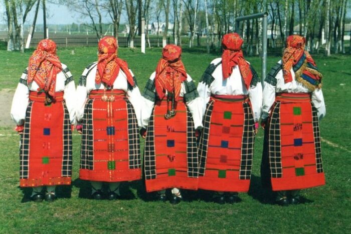 Как на Руси девушек в поньку загоняли, и Что можно было узнать о женщине по её одежде