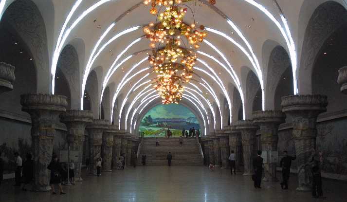 Подземные дворцы и не только: самые красивые станции метро в мире