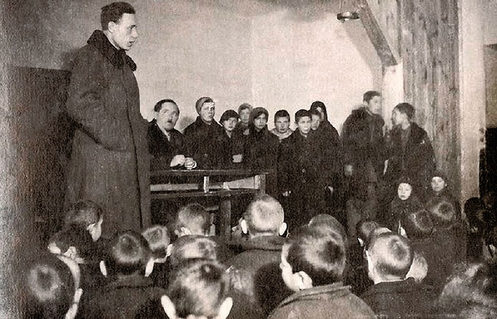 Как известный педагог Макаренко справлялся с малолетними бандитами, и За что его отстраняли от руководства колонией