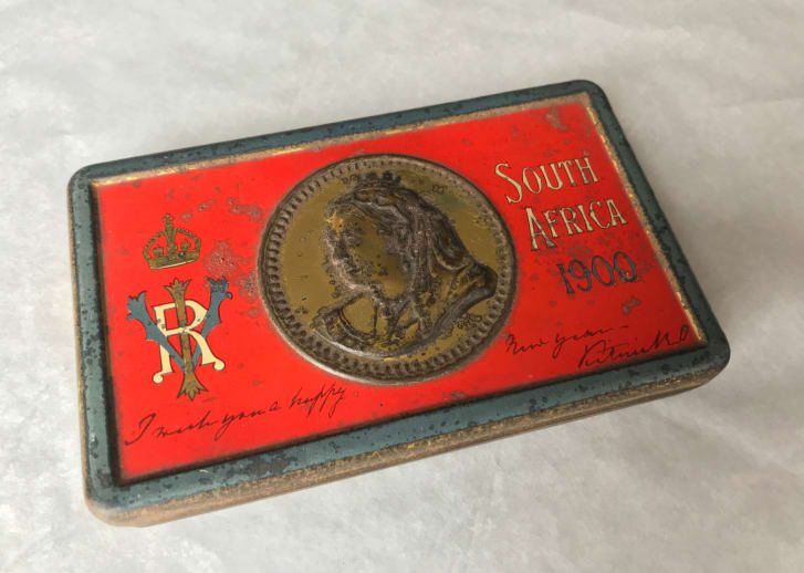 Королевская коробка конфет 1900 года обнаружена в военном шлеме