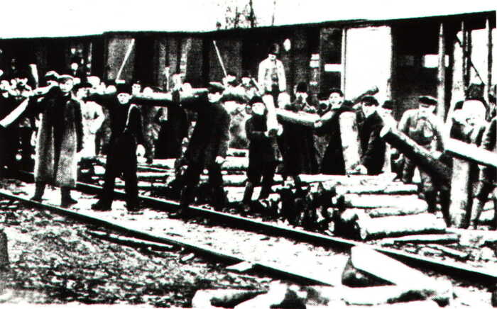 Феномен советских субботников, или как убирали страну партийные и беспартийные граждане