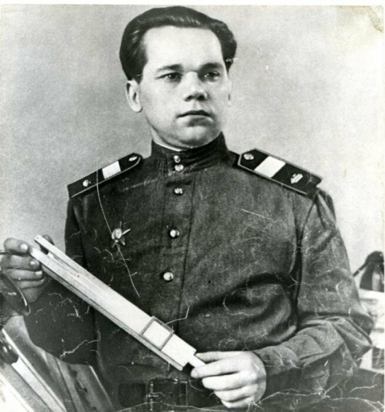 30 лет семейного счастья Михаила Калашникова: Как легендарный автомат АК «отблагодарил» своего создателя