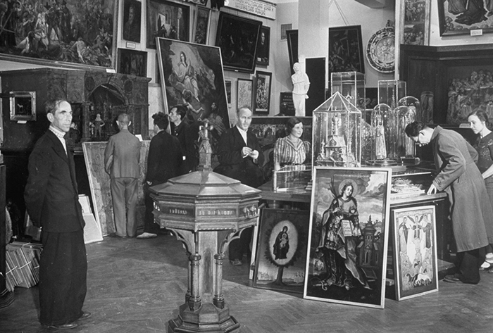 Почему бывший семинарист Иосиф Сталин пытался искоренить религию в Советском Союзе