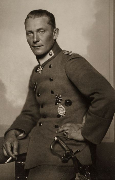 Как брат одного из главных нацистских преступников спасал людей во время войны: Альберт Геринг