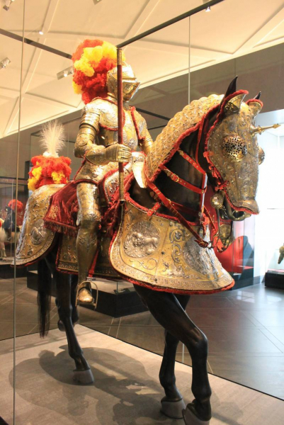 Доспехи для рыцарского коня и для его хозяина&hellip;