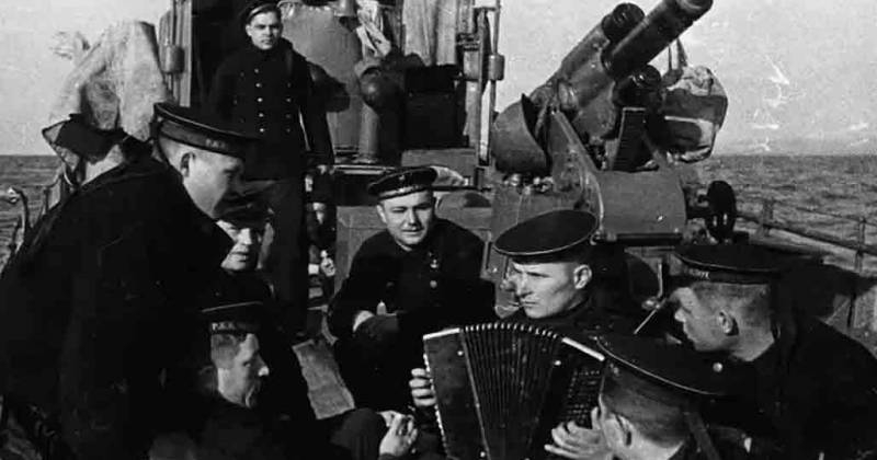 Советские песни военных лет. Извилистые пути-дороги