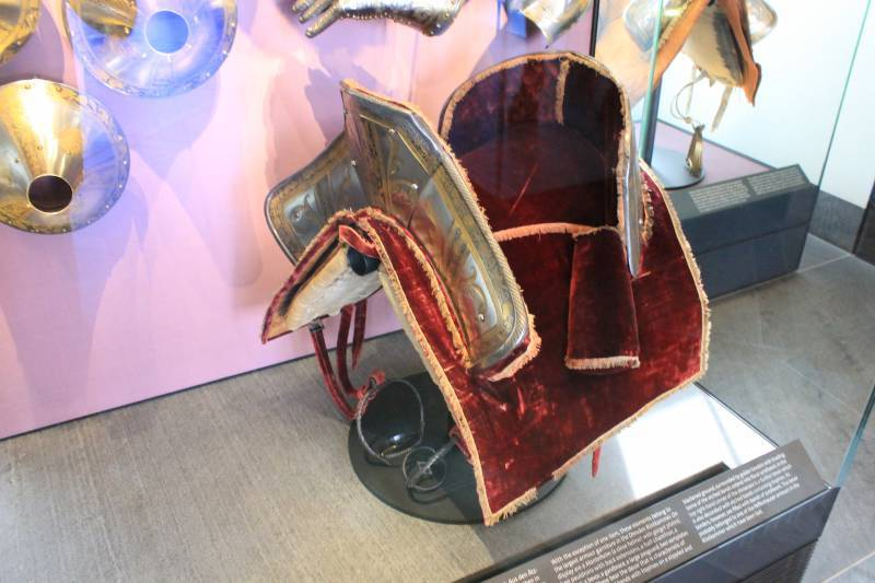 Доспехи для рыцарского коня и для его хозяина&hellip;