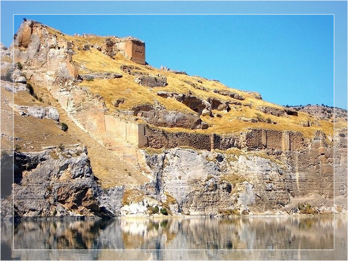 Какую тайну хранят руины Румкале, неприступной древней крепости на берегу легендарного Евфрата