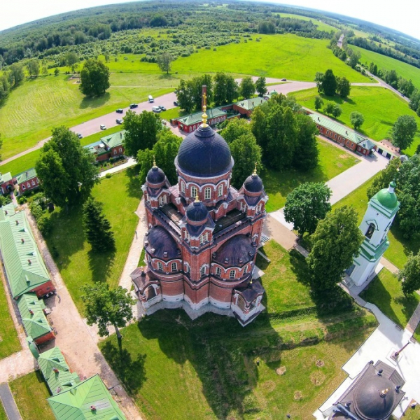 Почему женский монастырь на Бородинском поле считают памятником вечной любви