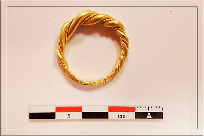 О чем рассказало кольцо древнее кольцо вождя викингов, которое домохозяйка нашла в куче дешёвой бижутерии