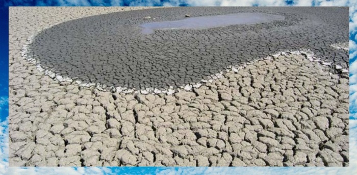 Поверхность грязевого острова обманчива. Поверхность грязевого острова обманчива.