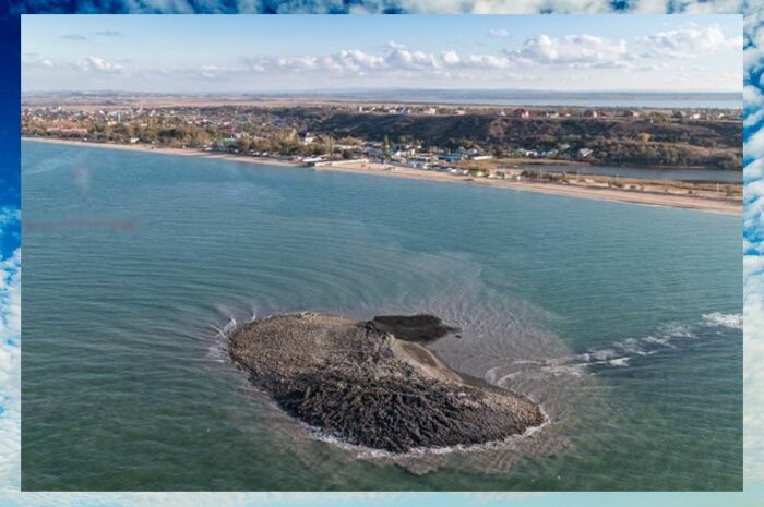 Грязевой остров в Голубицкой. Грязевой остров в Голубицкой.