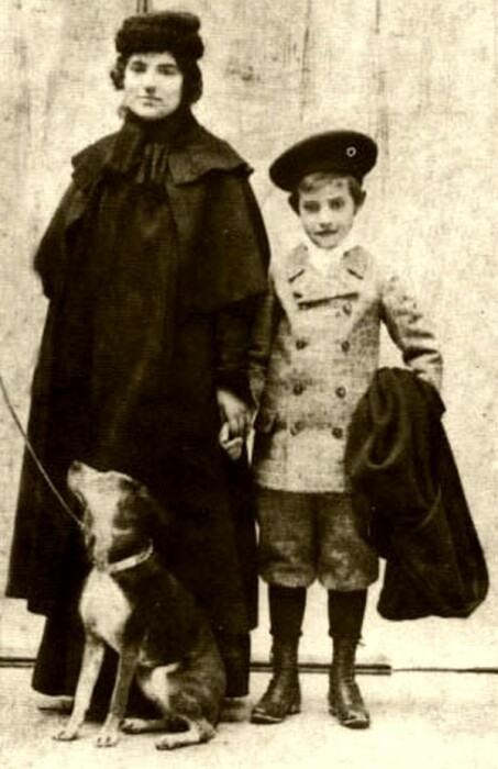 Сюзанна Валадон с сыном Морисом Утрилло. Сюзанна Валадон с сыном Морисом Утрилло.