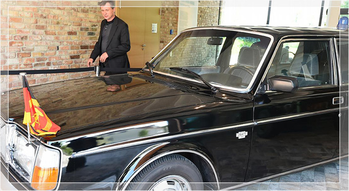 Бывший служебный «Вольво» Эриха Мильке - экспонат временной выставки о поселении Вандлиц в бранденбургском районе Барним в 2016 году. Бывший служебный «Вольво» Эриха Мильке - экспонат временной выставки о поселении Вандлиц в бранденбургском районе Барним в 2016 году.