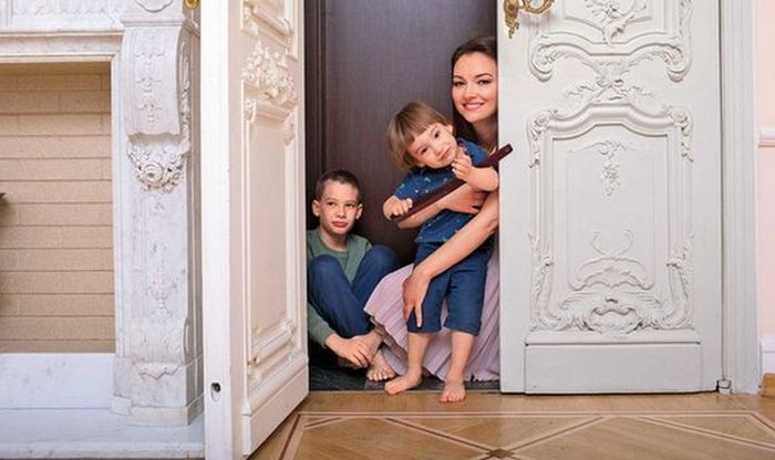 Ольга Павловец с детьми. Фото:wellnesso.ru
