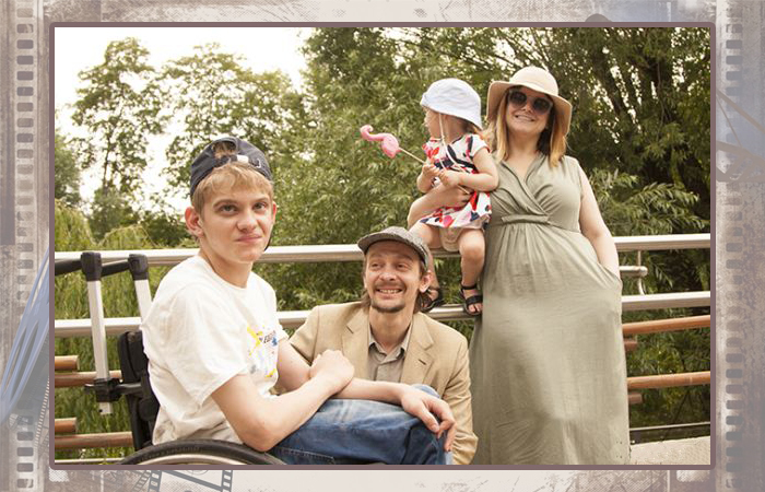 Евгений Кулаков и Ольга Бужор с сыном и дочерью.